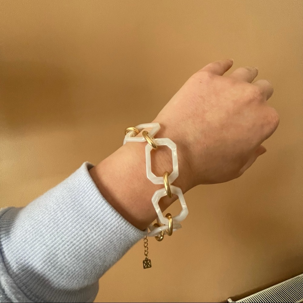 3/20$ Michelle Mcdowell Panama Pearl Bracelet. Gold Link Bracelet NWT